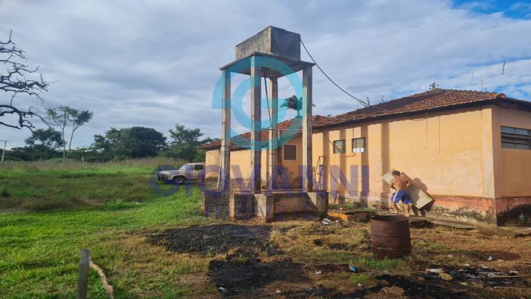 FAZENDA - Entre Araraquara e gavião Peixoto - Araraquara - Gavião Peixoto